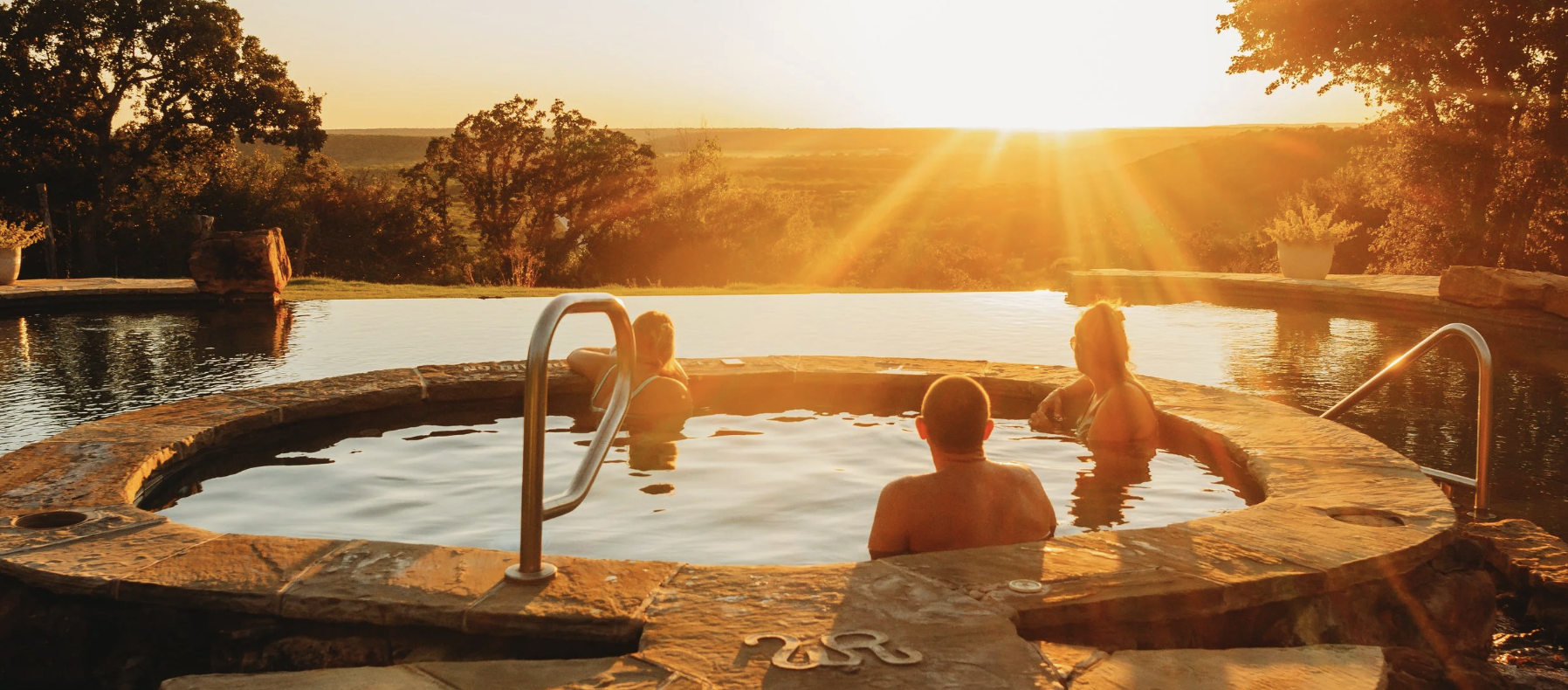 Hot tub at sunset, Wildcatter Ranch